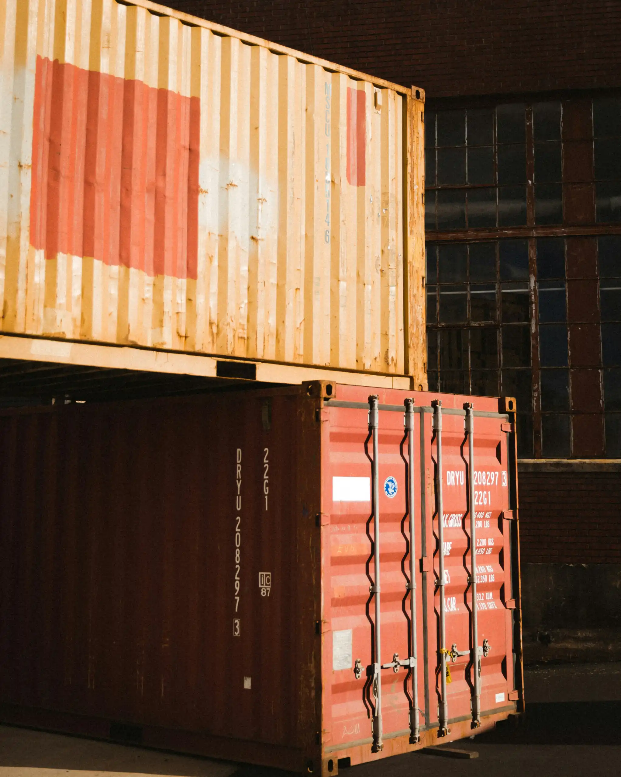 Consolidated freight cargo arranged for shared container shipping